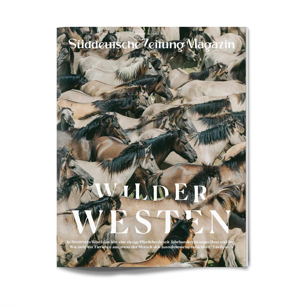 Die Titelseite des Süddeutsche Zeitung Magazins zeigt eine dichte Herde von Wildpferden von oben gesehen.