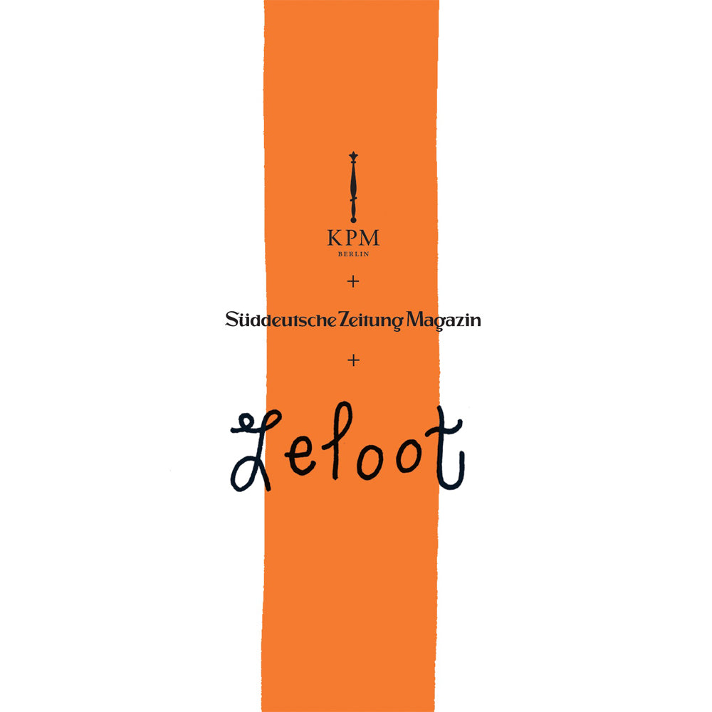 Vertikaler orangefarbener Streifen mit dem Text „Introspectus by Zeloot 0“ in verschiedenen Schriftarten.