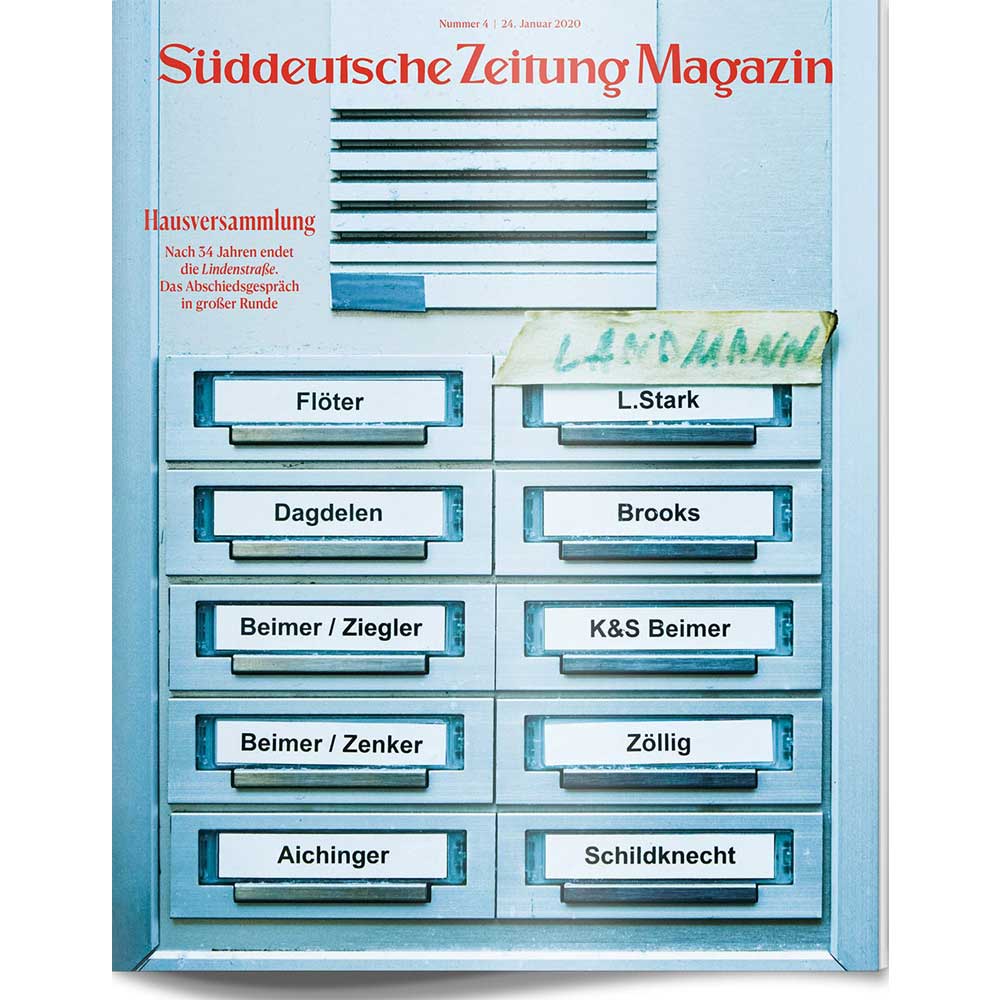 Zwölf beschriftete Türklingeln sind abgebildet, wobei ein Etikett handschriftlich auf einem Tonband mit der Aufschrift Landmann versehen ist.