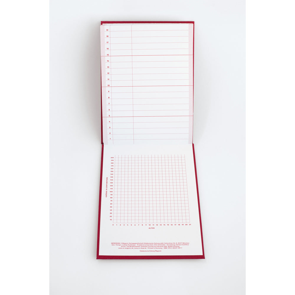 Offenes Notizbuch mit liniertem Papier oben und einem roten Gitterdiagramm auf der unteren Seite vor weißem Hintergrund.