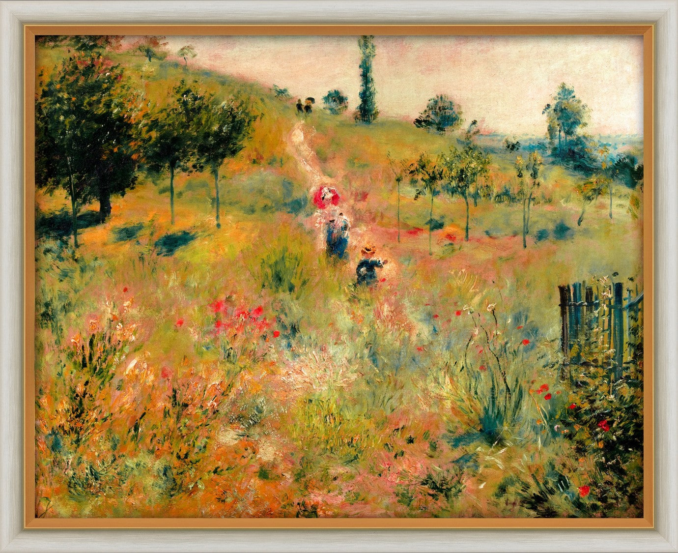 Impressionistisches Gemälde einer Frau mit einem roten Regenschirm und einem Kind, die einen sonnenbeschienenen, grasbewachsenen Pfad entlanggehen.