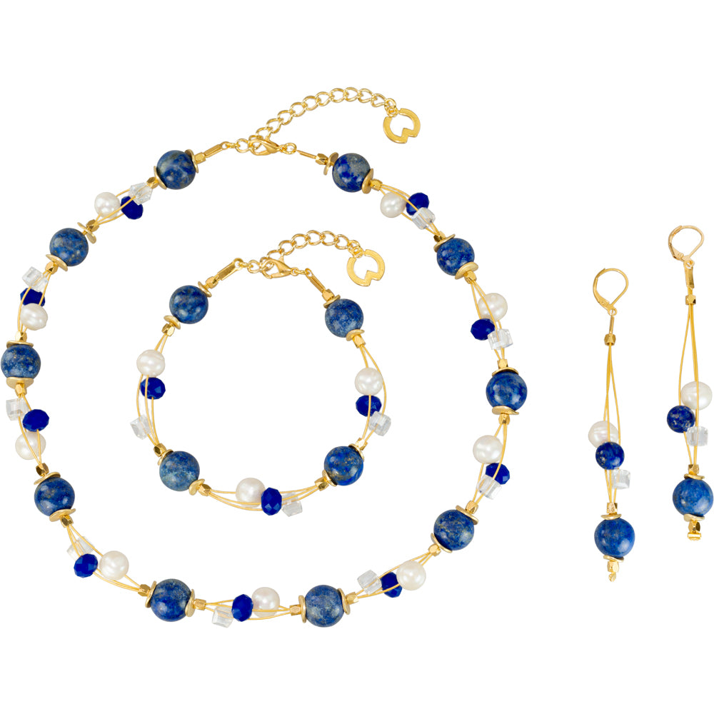 Goldenes Schmuckset mit blauen, weißen und klaren Perlen; enthält eine Halskette, ein Armband und Ohrringe.