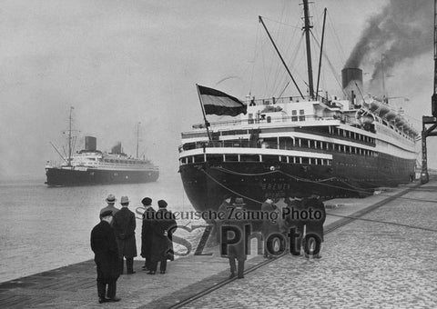 Passagierschiff am Kolumbuskai - Bild 1