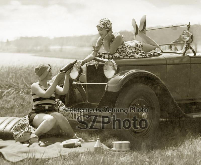 Frauen beim Picknick - Bild 1